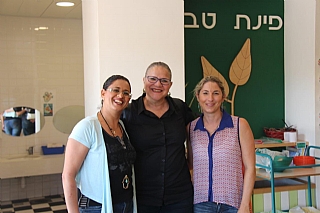 מיכל דליות - "סופר נני" מבקרת באשכול גני הילדים (הגדל)